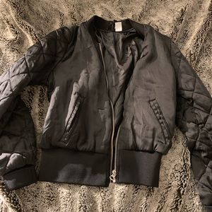 H&M QUILT CROPPED BOMBER JACKET